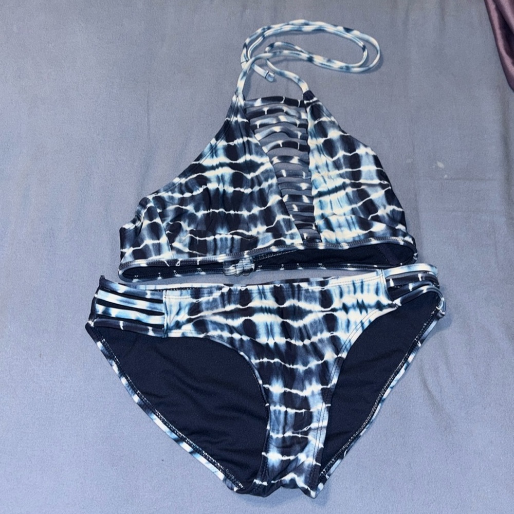 NO BO 
No Boundaries 2 piece bathing suit